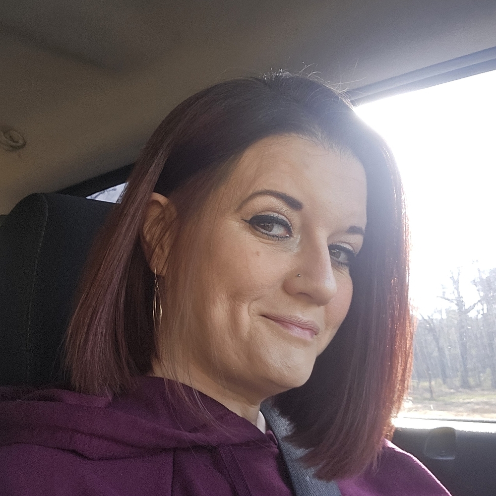 Meet your Posher, Anna. I deal In Vintage, Antiques, Jewelry, And More.